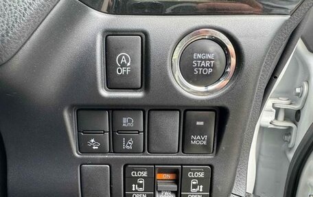 Toyota Noah III, 2021 год, 2 388 000 рублей, 18 фотография