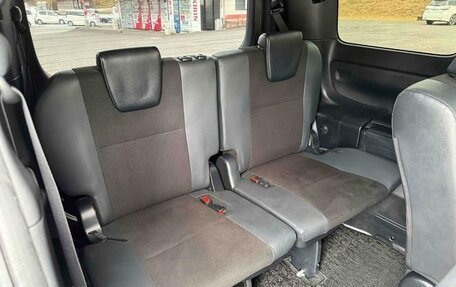 Toyota Noah III, 2021 год, 2 388 000 рублей, 29 фотография