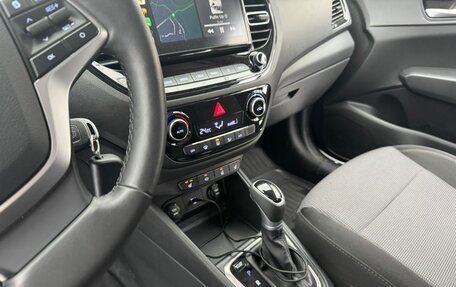 Hyundai Solaris II рестайлинг, 2020 год, 2 000 000 рублей, 10 фотография