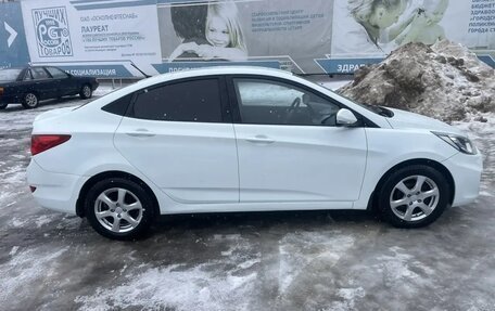 Hyundai Solaris II рестайлинг, 2011 год, 670 000 рублей, 2 фотография