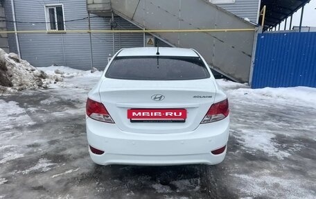 Hyundai Solaris II рестайлинг, 2011 год, 670 000 рублей, 4 фотография