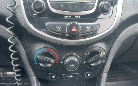 Hyundai Solaris II рестайлинг, 2011 год, 670 000 рублей, 15 фотография