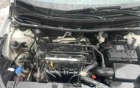 Hyundai Solaris II рестайлинг, 2011 год, 670 000 рублей, 19 фотография