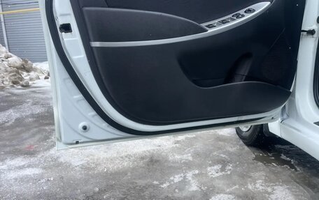 Hyundai Solaris II рестайлинг, 2011 год, 670 000 рублей, 11 фотография