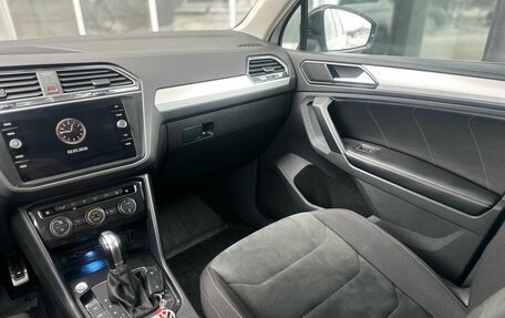 Volkswagen Tiguan II, 2018 год, 3 135 000 рублей, 13 фотография