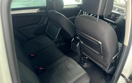 Volkswagen Tiguan II, 2018 год, 3 135 000 рублей, 17 фотография