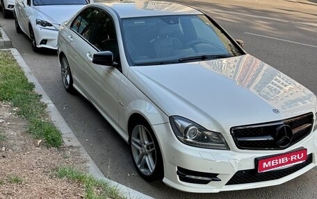 Mercedes-Benz C-Класс, 2011 год, 1 400 000 рублей, 1 фотография