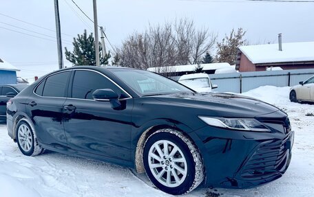 Toyota Camry, 2021 год, 3 100 000 рублей, 2 фотография