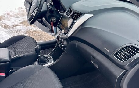 Hyundai Solaris II рестайлинг, 2012 год, 670 000 рублей, 11 фотография