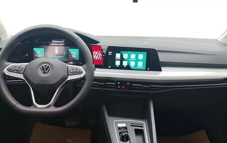 Volkswagen Golf VIII, 2023 год, 1 790 555 рублей, 8 фотография