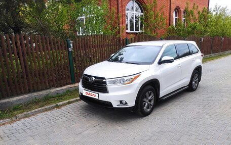 Toyota Highlander III, 2015 год, 2 350 000 рублей, 2 фотография
