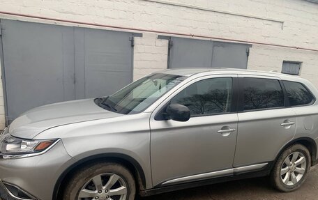 Mitsubishi Outlander III рестайлинг 3, 2019 год, 2 300 000 рублей, 9 фотография