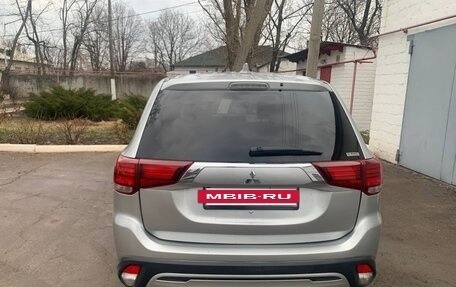 Mitsubishi Outlander III рестайлинг 3, 2019 год, 2 300 000 рублей, 8 фотография