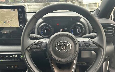 Toyota Yaris, 2022 год, 1 123 000 рублей, 10 фотография