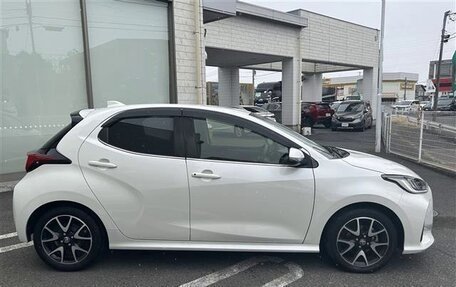 Toyota Yaris, 2022 год, 1 123 000 рублей, 6 фотография