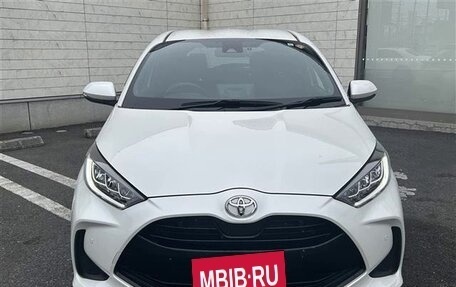 Toyota Yaris, 2022 год, 1 123 000 рублей, 2 фотография