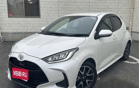 Toyota Yaris, 2022 год, 1 123 000 рублей, 3 фотография