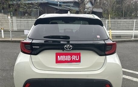 Toyota Yaris, 2022 год, 1 123 000 рублей, 4 фотография