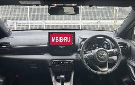 Toyota Yaris, 2022 год, 1 123 000 рублей, 9 фотография