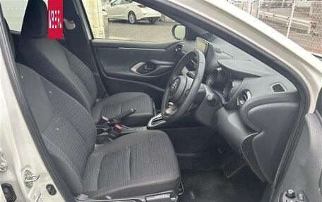 Toyota Yaris, 2022 год, 1 123 000 рублей, 8 фотография