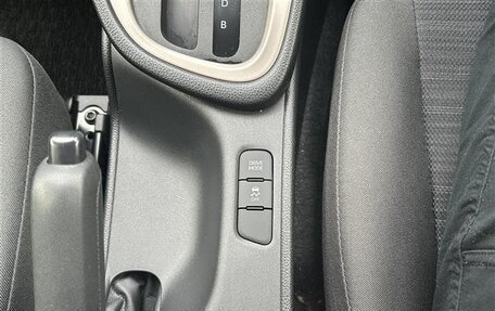 Toyota Yaris, 2022 год, 1 123 000 рублей, 14 фотография