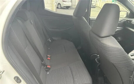 Toyota Yaris, 2022 год, 1 123 000 рублей, 17 фотография