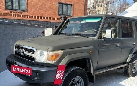 Toyota Land Cruiser 70, 2011 год, 4 100 000 рублей, 2 фотография
