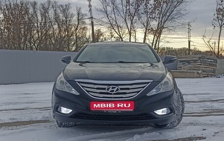 Hyundai Sonata VI, 2011 год, 999 000 рублей, 1 фотография