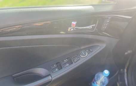 Hyundai Sonata VI, 2011 год, 999 000 рублей, 6 фотография