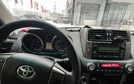 Toyota Land Cruiser Prado 150 рестайлинг 2, 2010 год, 2 400 000 рублей, 6 фотография