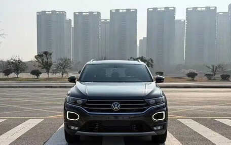 Volkswagen T-Roc I, 2022 год, 1 200 000 рублей, 2 фотография