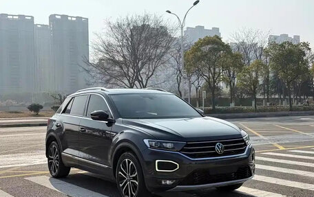 Volkswagen T-Roc I, 2022 год, 1 200 000 рублей, 3 фотография