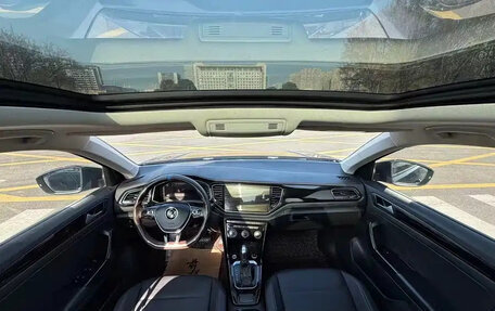 Volkswagen T-Roc I, 2022 год, 1 200 000 рублей, 13 фотография