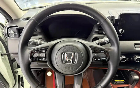 Honda Vezel, 2022 год, 1 750 000 рублей, 11 фотография