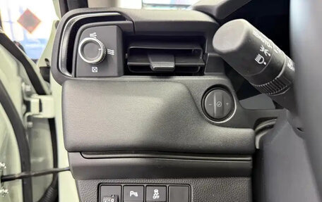 Honda Vezel, 2022 год, 1 750 000 рублей, 13 фотография