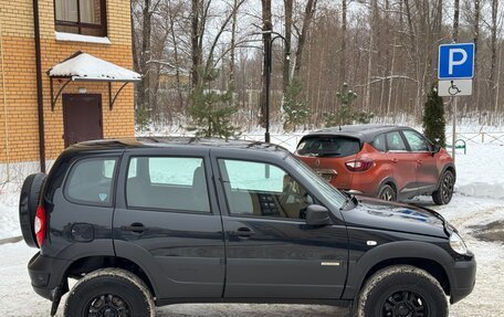 Chevrolet Niva I рестайлинг, 2017 год, 739 000 рублей, 3 фотография