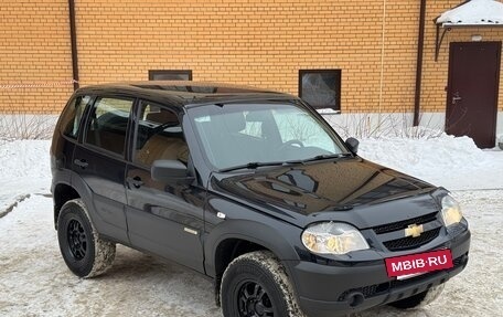 Chevrolet Niva I рестайлинг, 2017 год, 739 000 рублей, 2 фотография