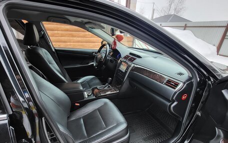 Toyota Camry, 2017 год, 2 300 000 рублей, 10 фотография