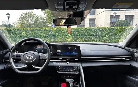 Hyundai Elantra, 2024 год, 1 700 000 рублей, 11 фотография