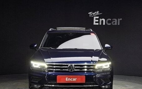 Volkswagen Tiguan II, 2020 год, 2 860 000 рублей, 3 фотография