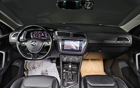 Volkswagen Tiguan II, 2020 год, 2 860 000 рублей, 13 фотография