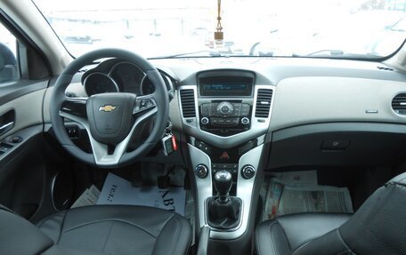 Chevrolet Cruze II, 2010 год, 698 000 рублей, 7 фотография