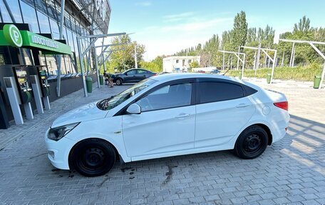 Hyundai Solaris II рестайлинг, 2014 год, 740 000 рублей, 2 фотография