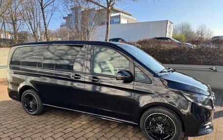 Mercedes-Benz V-Класс, 2024 год, 16 490 000 рублей, 2 фотография