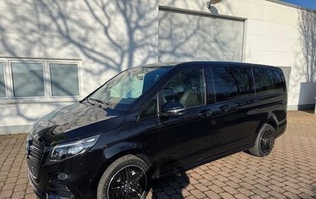 Mercedes-Benz V-Класс, 2024 год, 16 490 000 рублей, 3 фотография