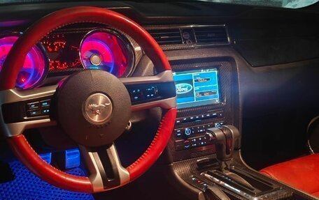 Ford Mustang VI рестайлинг, 2009 год, 3 050 000 рублей, 2 фотография