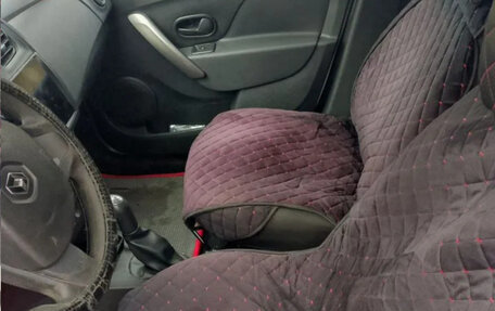 Renault Logan II, 2017 год, 550 000 рублей, 2 фотография