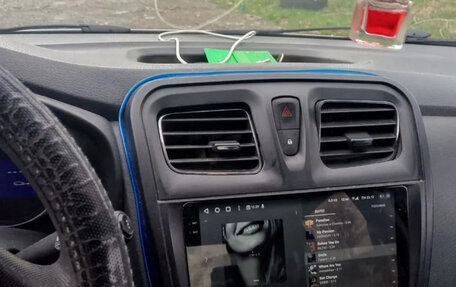 Renault Logan II, 2017 год, 550 000 рублей, 6 фотография