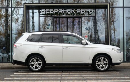 Mitsubishi Outlander III рестайлинг 3, 2014 год, 1 645 000 рублей, 4 фотография