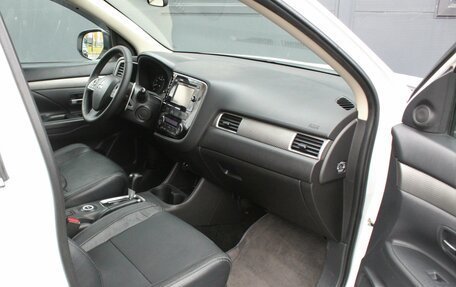 Mitsubishi Outlander III рестайлинг 3, 2014 год, 1 645 000 рублей, 5 фотография